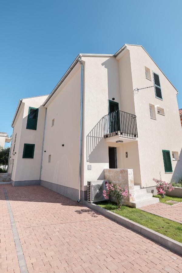 Apartments Mila Sveti Filip i Jakov Bagian luar foto