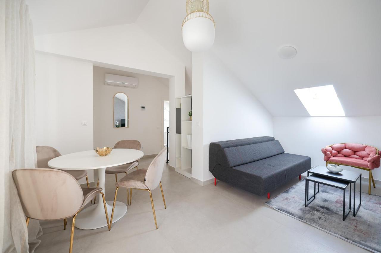 Apartments Mila Sveti Filip i Jakov Bagian luar foto