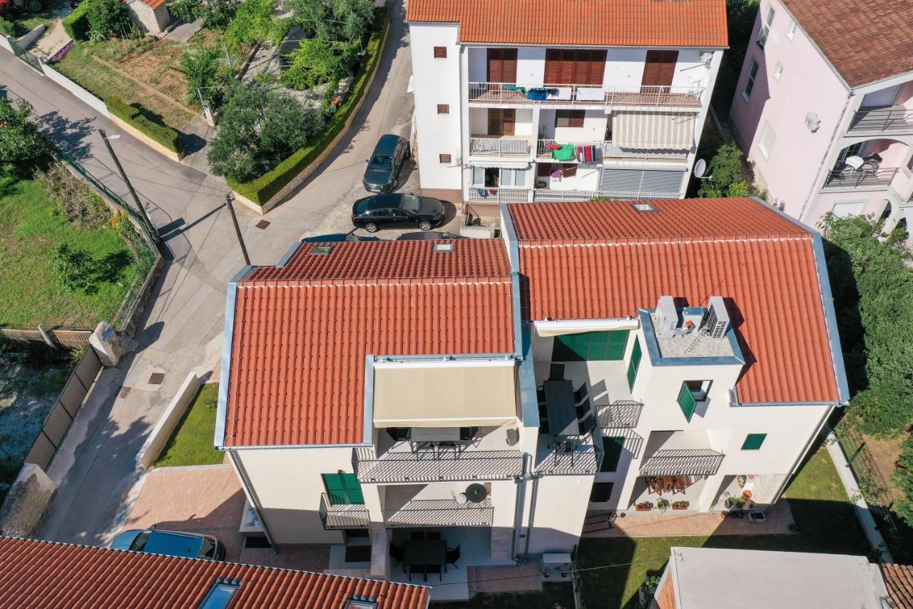 Apartments Mila Sveti Filip i Jakov Bagian luar foto