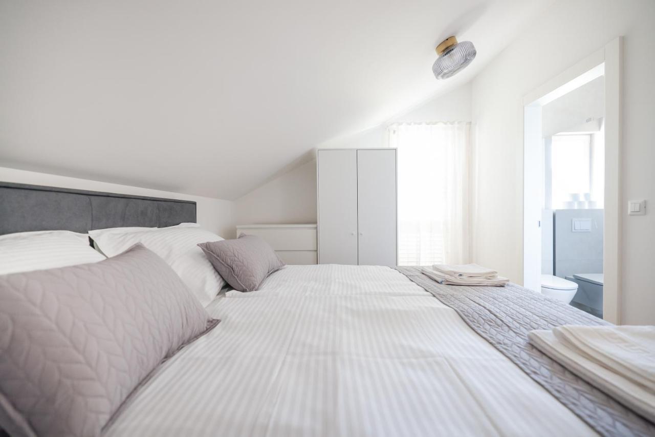 Apartments Mila Sveti Filip i Jakov Bagian luar foto