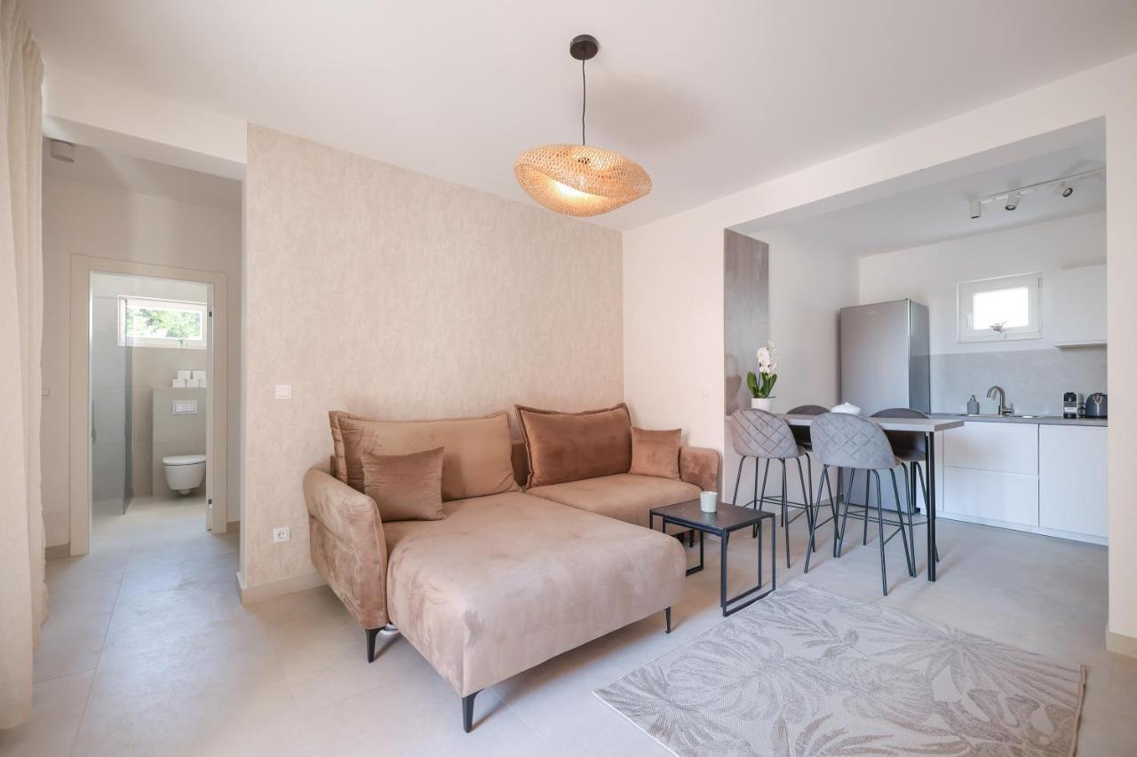 Apartments Mila Sveti Filip i Jakov Bagian luar foto