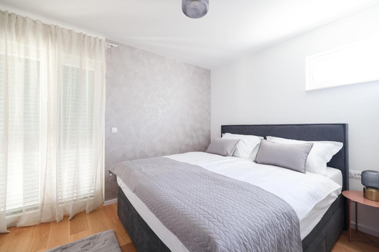 Apartments Mila Sveti Filip i Jakov Bagian luar foto