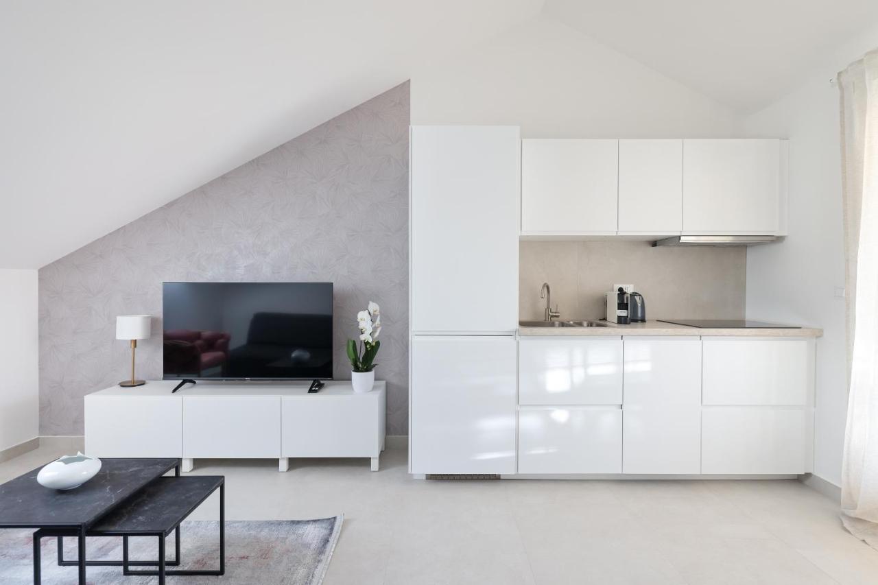 Apartments Mila Sveti Filip i Jakov Bagian luar foto