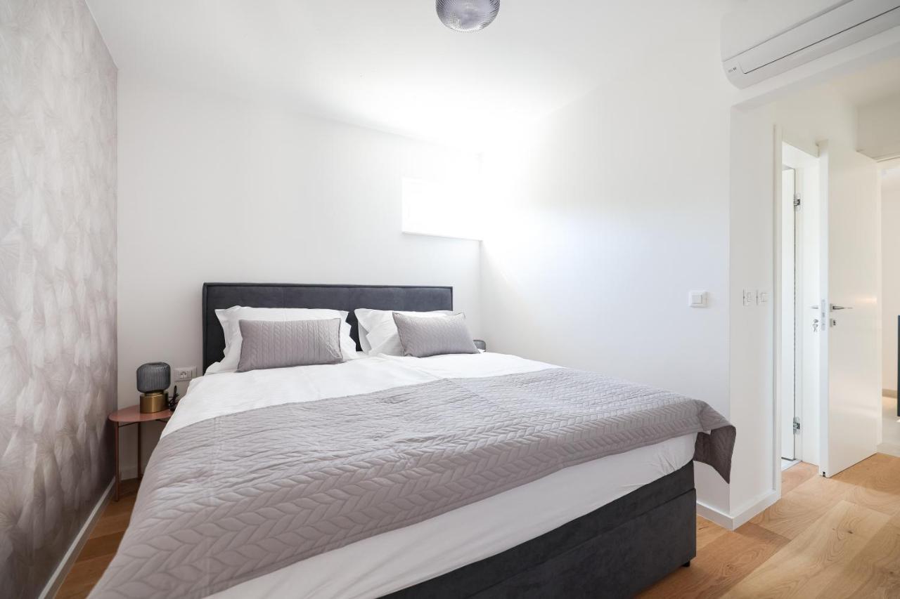Apartments Mila Sveti Filip i Jakov Bagian luar foto