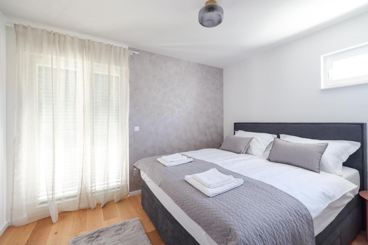 Apartments Mila Sveti Filip i Jakov Bagian luar foto