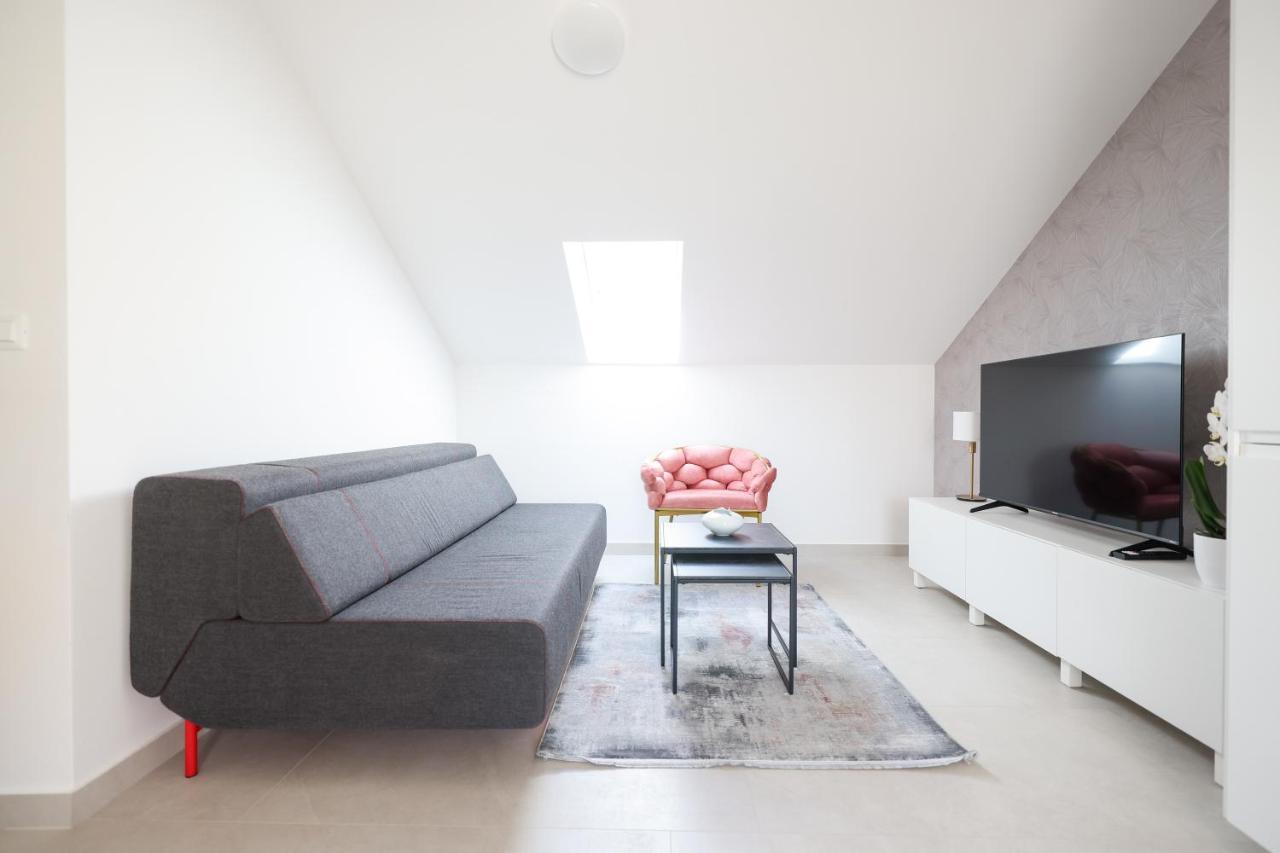 Apartments Mila Sveti Filip i Jakov Bagian luar foto