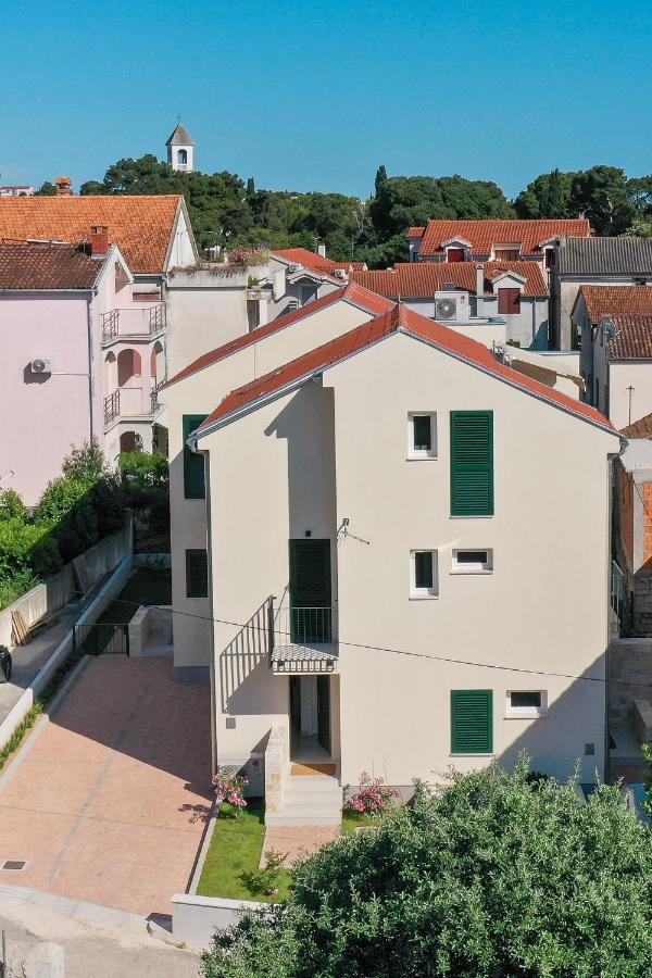 Apartments Mila Sveti Filip i Jakov Bagian luar foto
