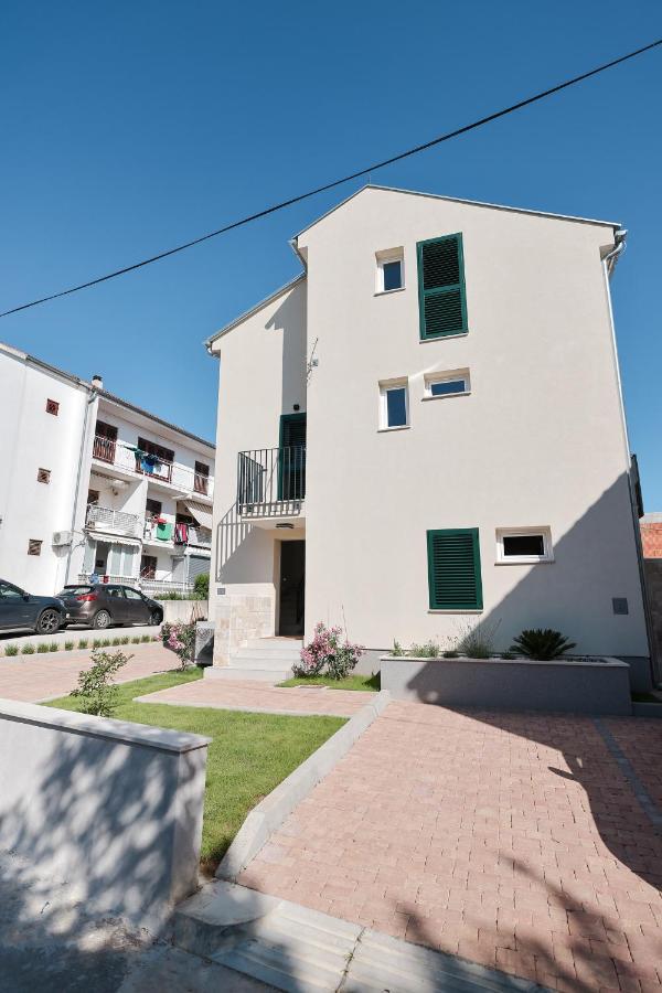 Apartments Mila Sveti Filip i Jakov Bagian luar foto