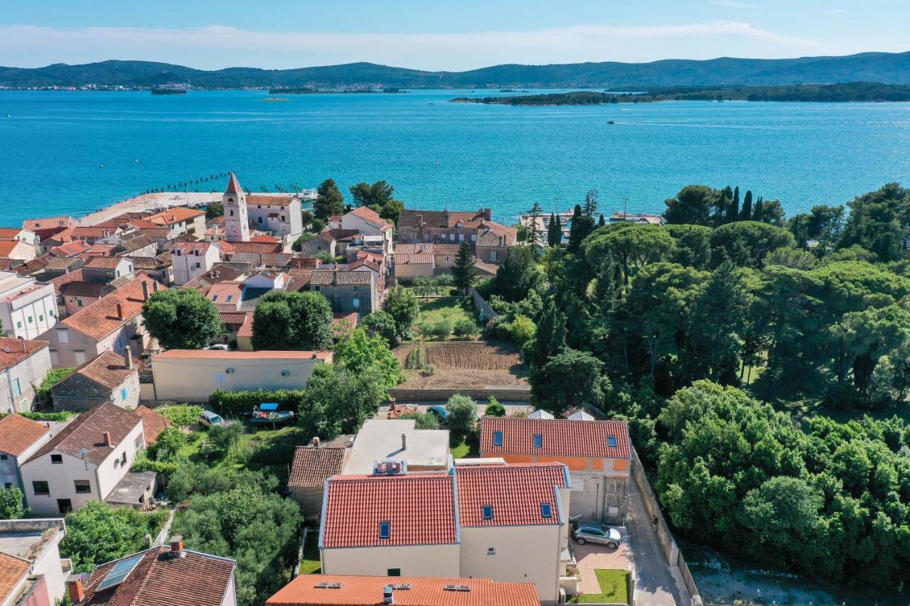Apartments Mila Sveti Filip i Jakov Bagian luar foto