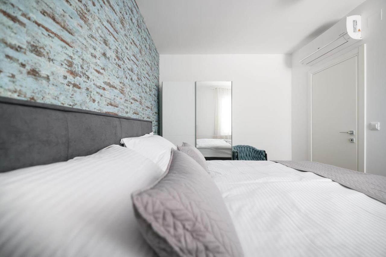 Apartments Mila Sveti Filip i Jakov Bagian luar foto
