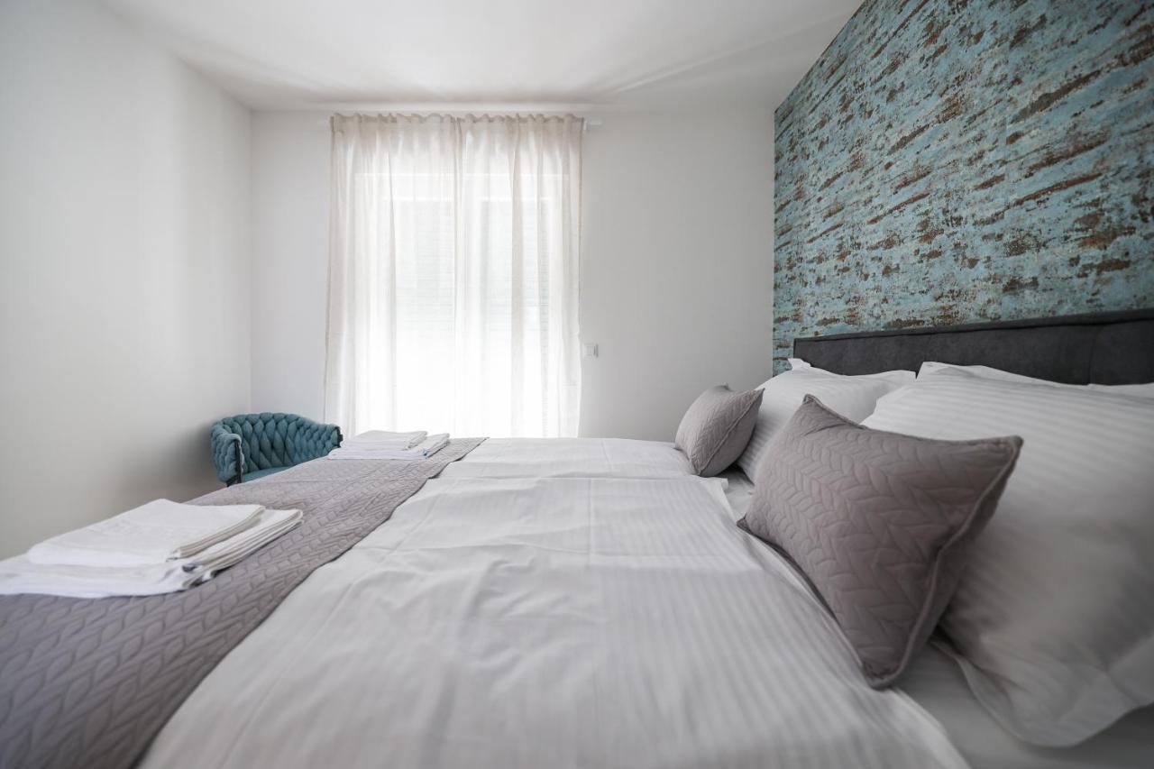 Apartments Mila Sveti Filip i Jakov Bagian luar foto