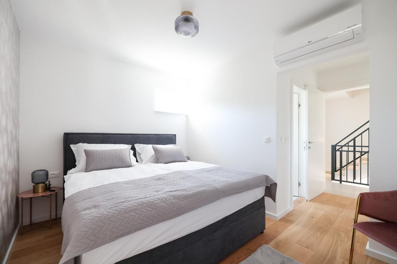 Apartments Mila Sveti Filip i Jakov Bagian luar foto