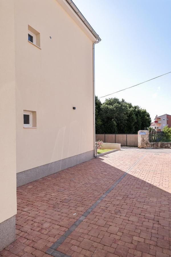 Apartments Mila Sveti Filip i Jakov Bagian luar foto